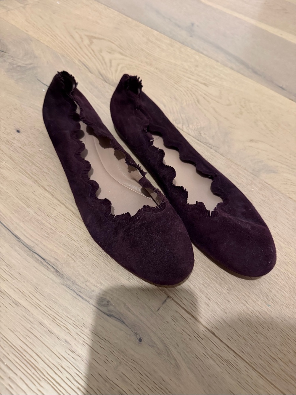 Chloé Lauren Scalloped Suede Flats Burgundy Size 40.5